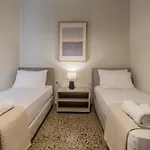 アパート Two Bedroom Athena