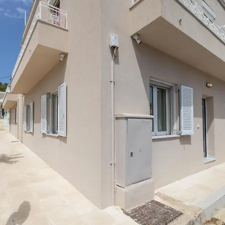 Two Bedroom Athena Apartment Argostoli (Kefalonia)